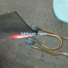 U shape induction coil with magnetic ferrites for heating knife